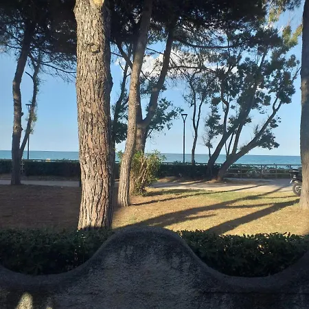 Quadruple For A Totally Relaxing 20 Meters From The Sea Bed & Breakfast