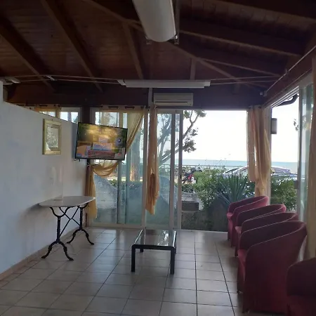 Quadruple For A Totally Relaxing 20 Meters From The Sea Отель типа 