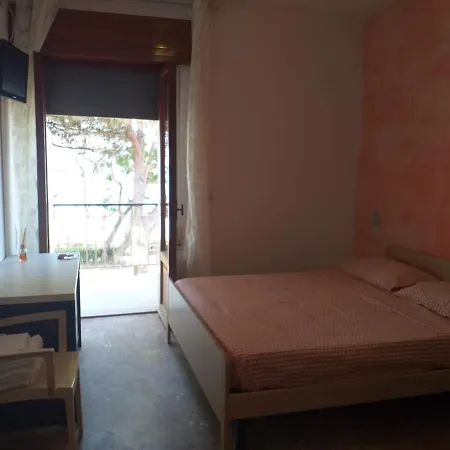 Bed & Breakfast Quadruple For A Totally Relaxing 20 Meters From The Sea Pineto