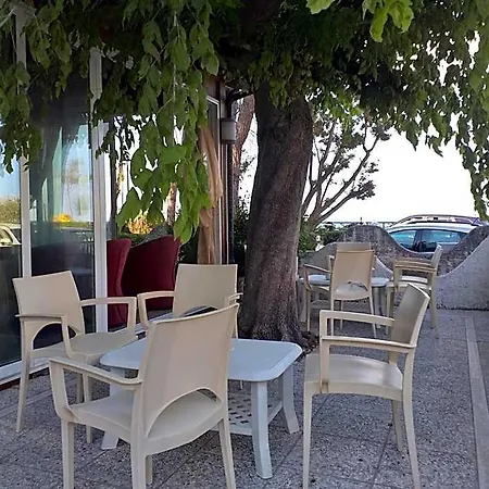 Quadruple For A Totally Relaxing 20 Meters From The Sea Отель типа 